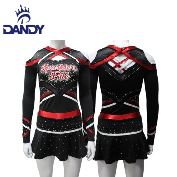 Кең жамбастары бар жас әйелдердің қатысуымен порно видеолар. Көшедегі порнографиядағы қызды сиқыған